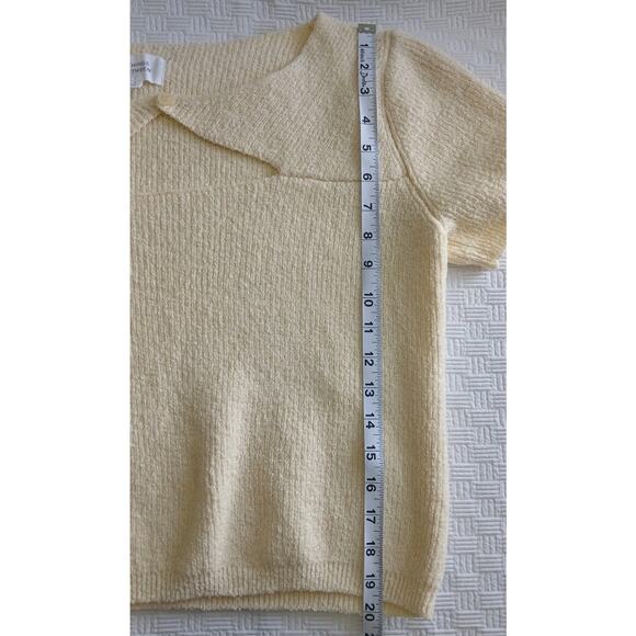 Things Between Short sleeve Keyhole Sweater Cream Size Large - Picture 4 of 7